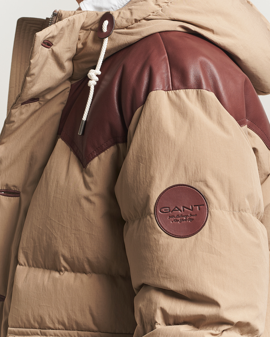 Heren | Jassen | GANT 240 Mulberry Street | Cotton Down Hooded Jacket Carmel Beige