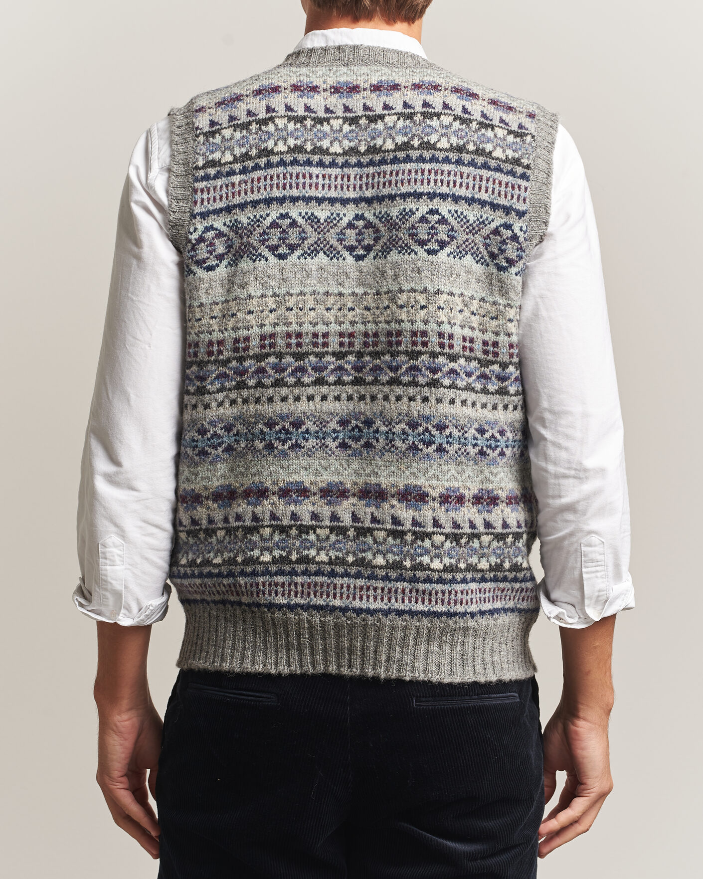 Heren | Truien | Jamieson's of Shetland | Jamiesons Of Shetland All Over Fair Isle Slipover Light Grey