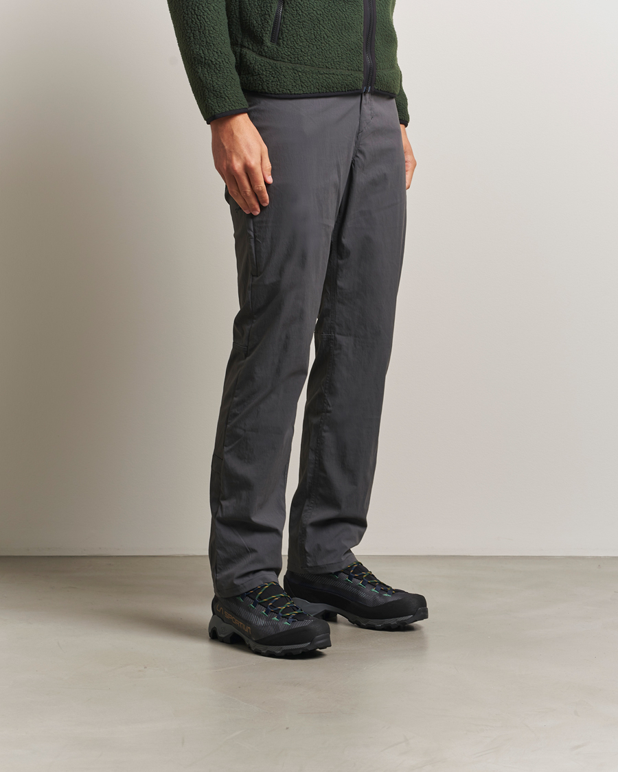 Heren | Wandel schoenen | La Sportiva | Aequilibrium GTX Hiking Boots Carbon/Jungle