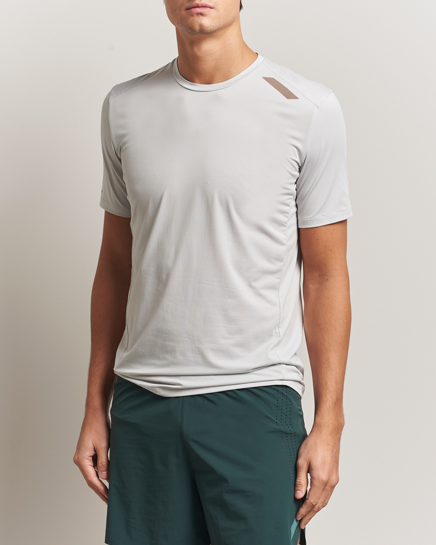 Heren | T-shirts | SOAR Running | Tech Tee Grey