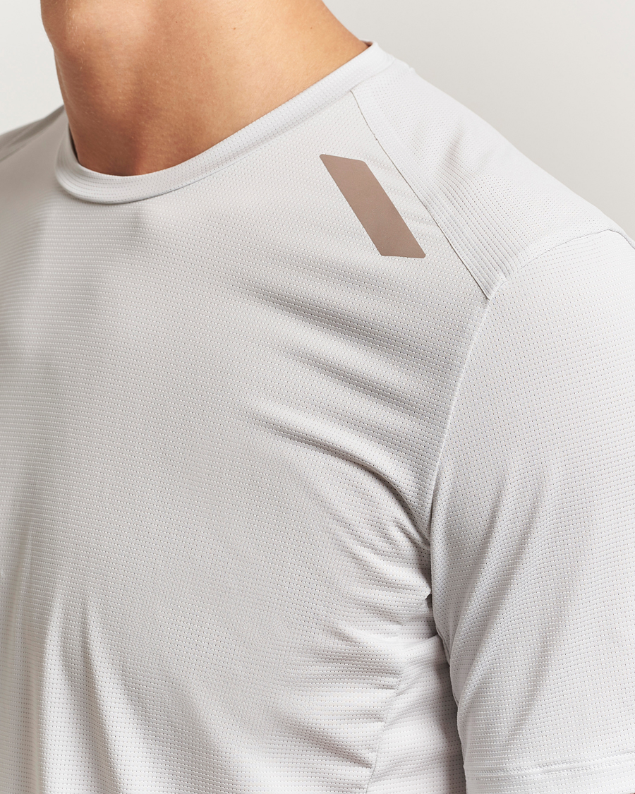 Heren | T-shirts | SOAR Running | Tech Tee Grey