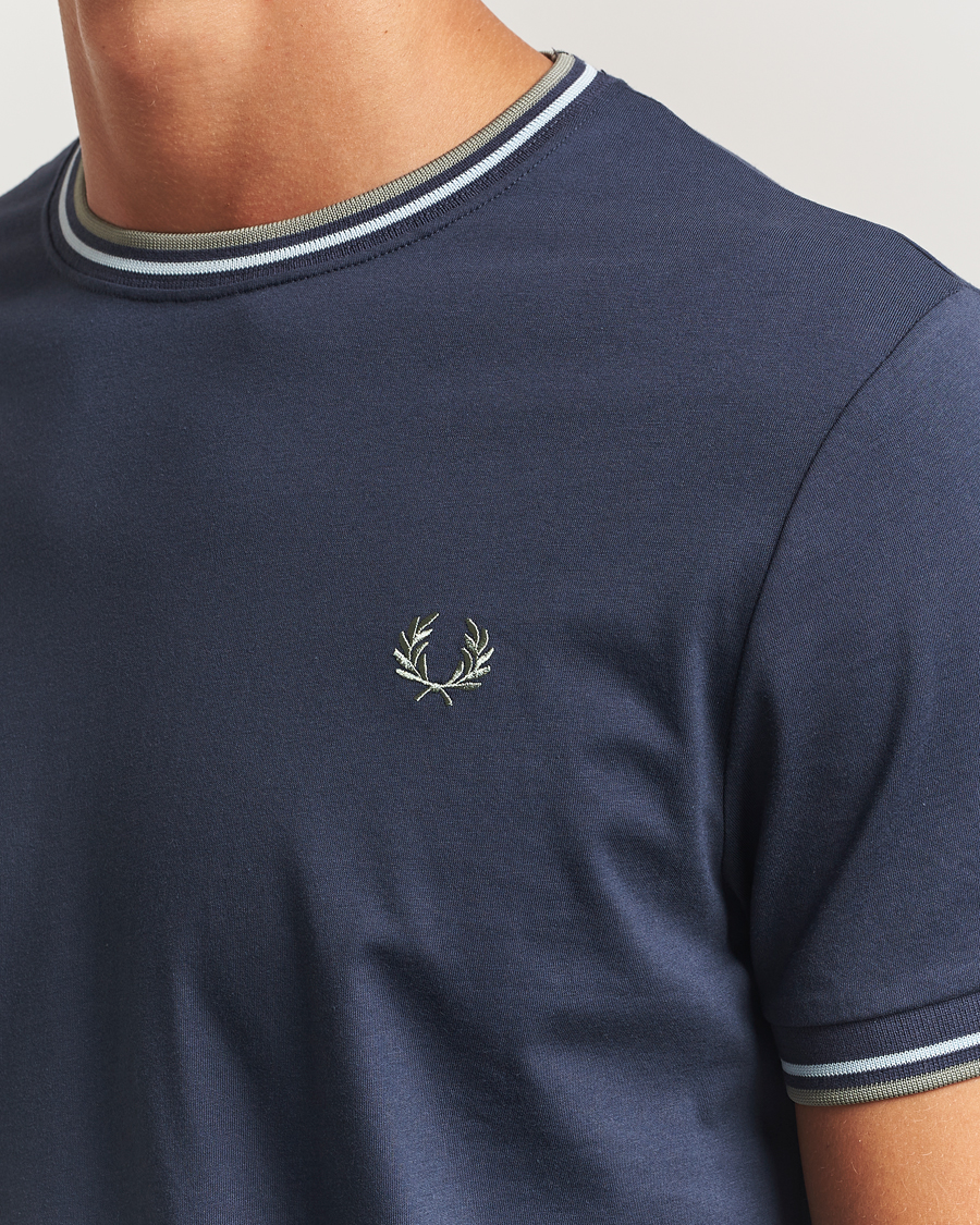 Heren | T-shirts | Fred Perry | Twin Tipped T-Shirt Dark Airforce