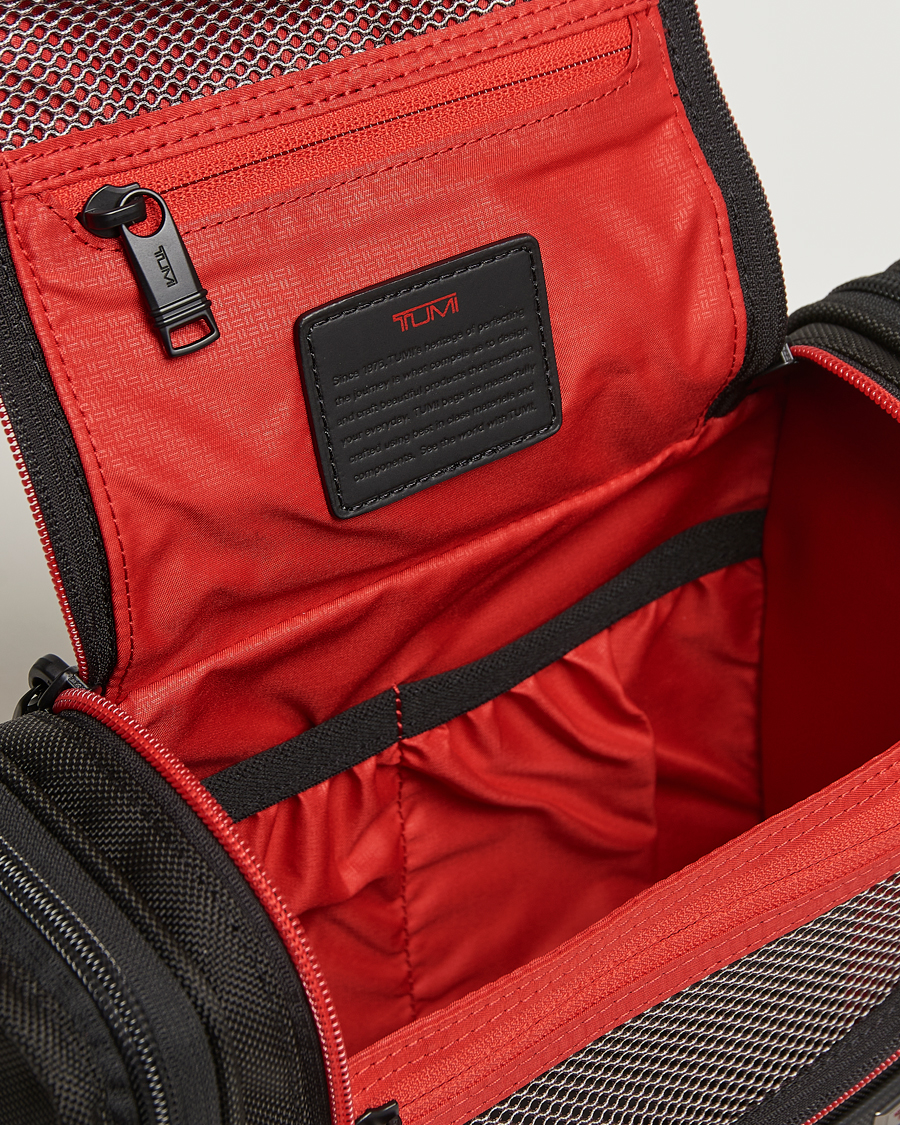 Heren | Tassen | TUMI | Alpha 3 Hanging Travel Kit Black/Red