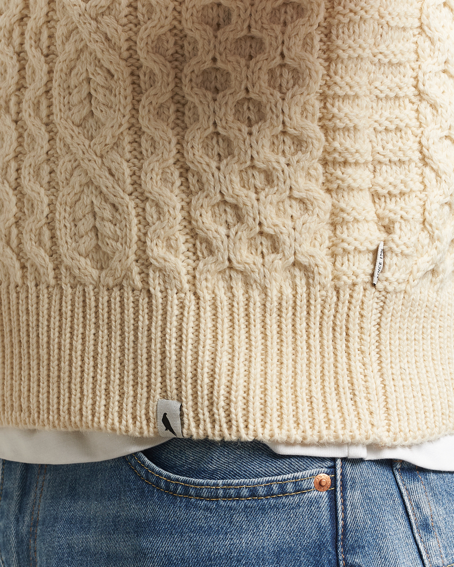 Heren | Truien | Peregrine | Hudson Wool Aran Knitted Vest Ecru