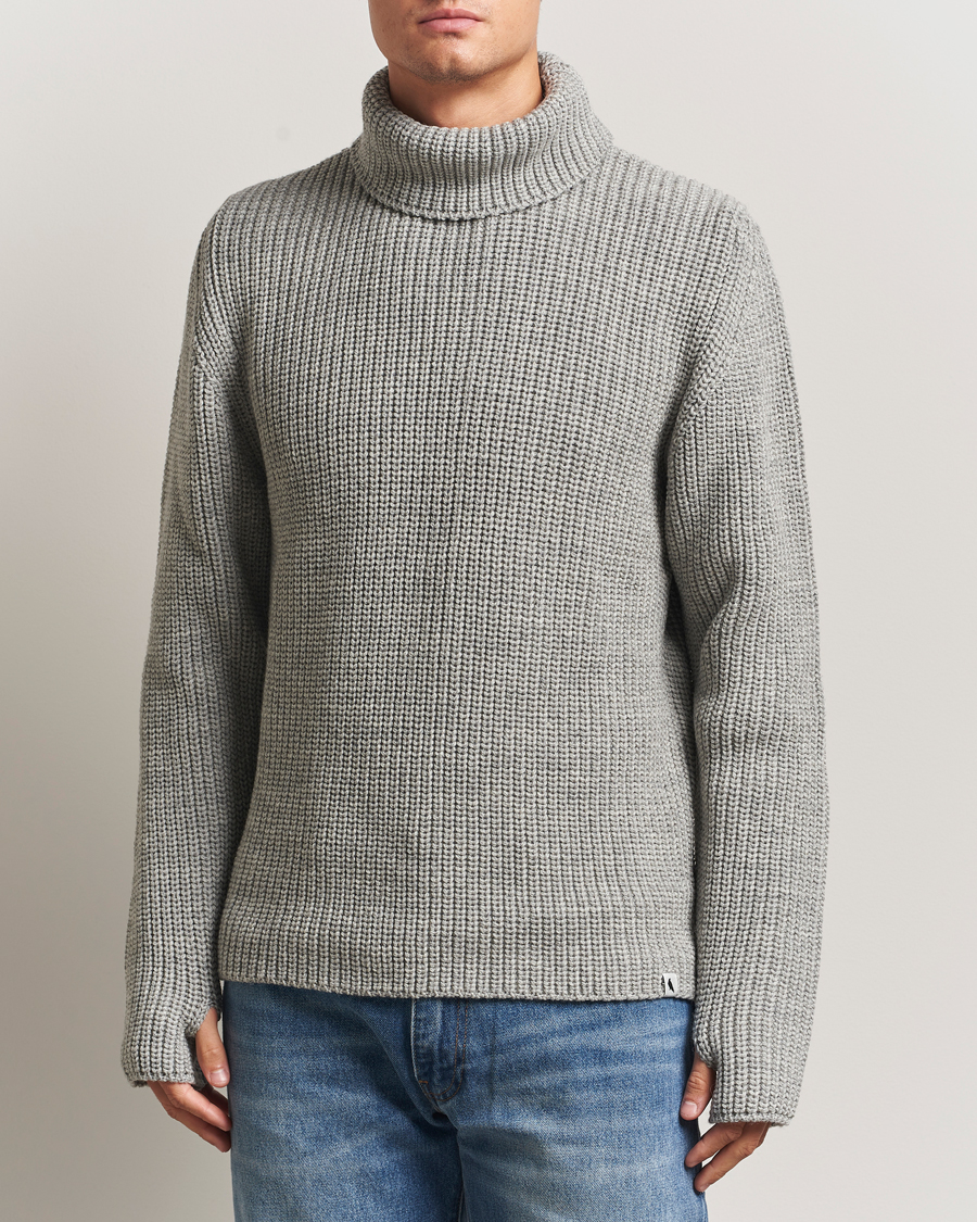 Heren | Truien | Peregrine | Wilkinson Knitted Merino Rollneck Light Grey