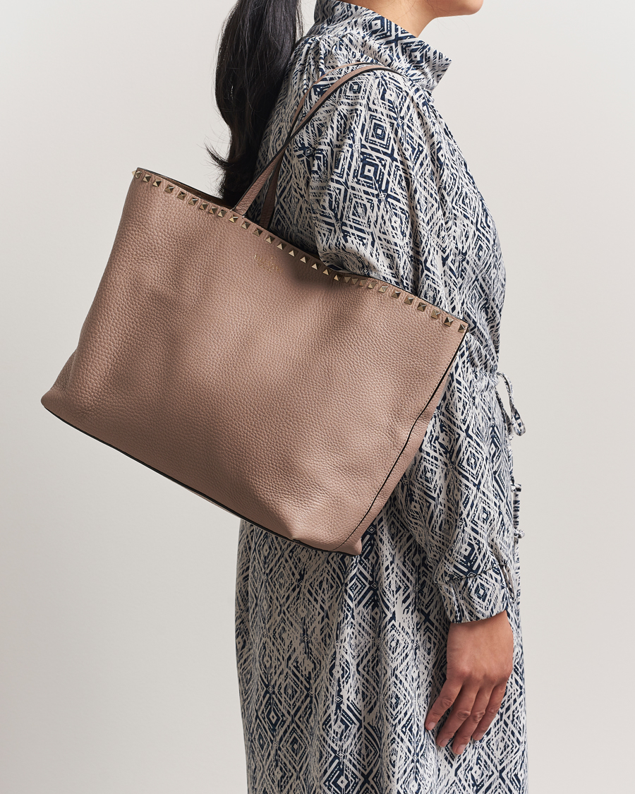 Heren | Pre-Owned & Vintage Bags | Valentino Pre-Owned | Medium Rockstud Tote Bag Poudre