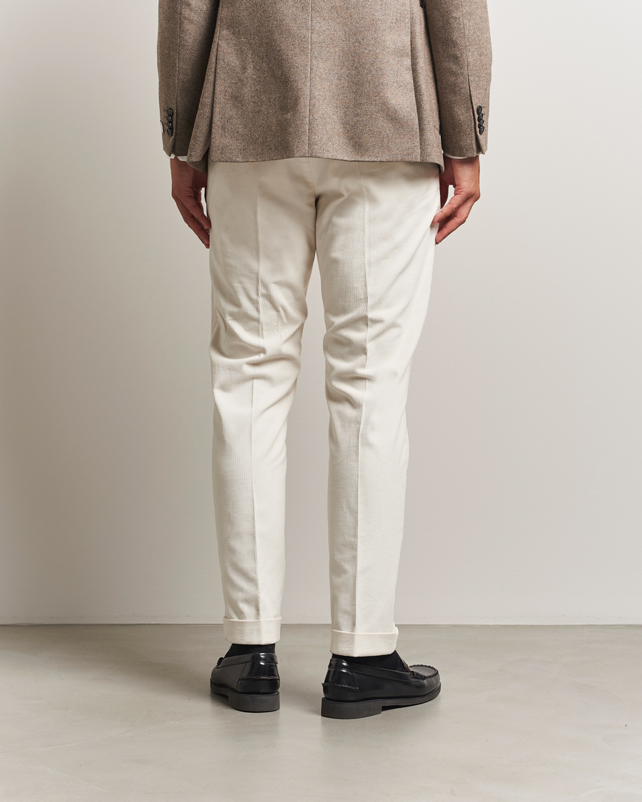 Heren | Broeken | Tiger of Sweden | Tenuta Pleated Corduroy Trousers Light Ivory
