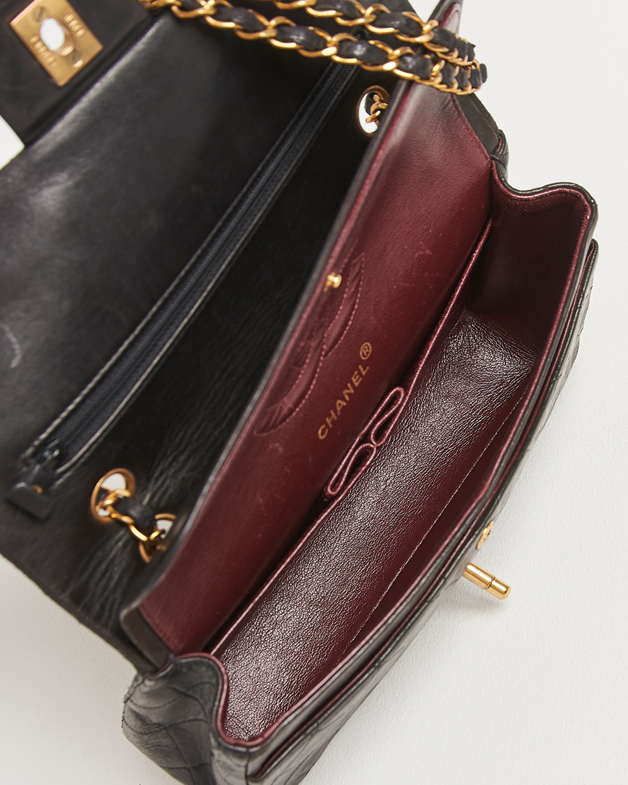 Heren | Gifts for Her | Chanel Pre-Owned | Classic Double Flap Medium Lambskin Black