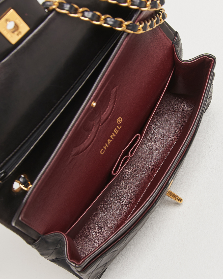 Heren | Gifts for Her | Chanel Pre-Owned | Classic Double Flap Medium Lambskin Black