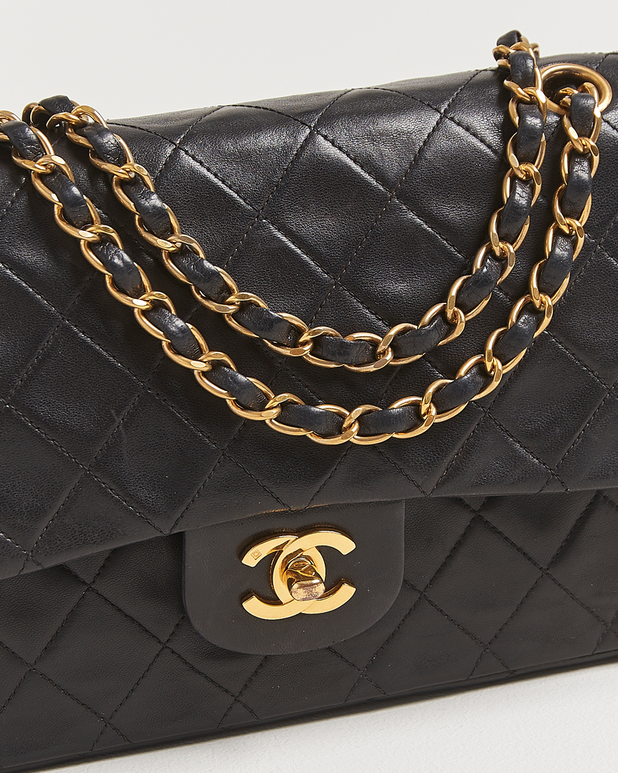 Heren | Gifts for Her | Chanel Pre-Owned | Classic Double Flap Medium Lambskin Black