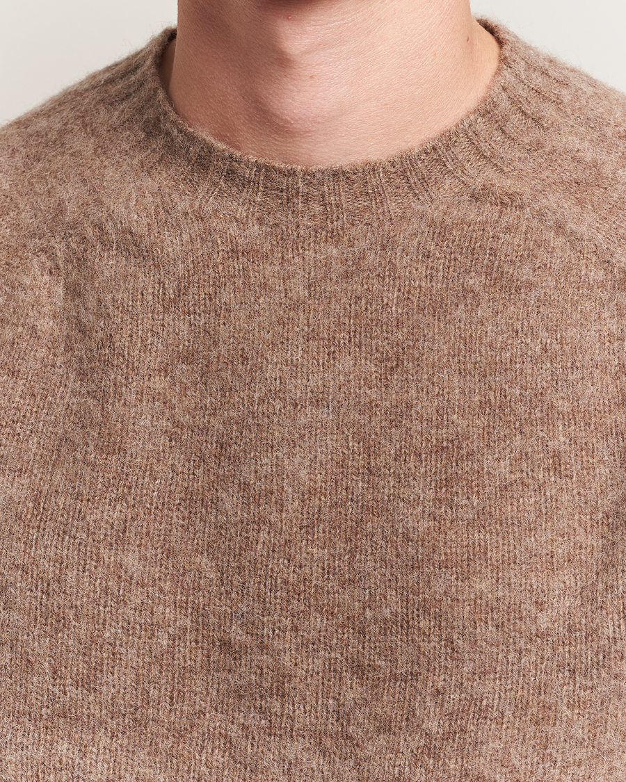 Heren | Truien | Harley Of Scotland | Brushed Supersoft Lambswool Crewneck Tundra
