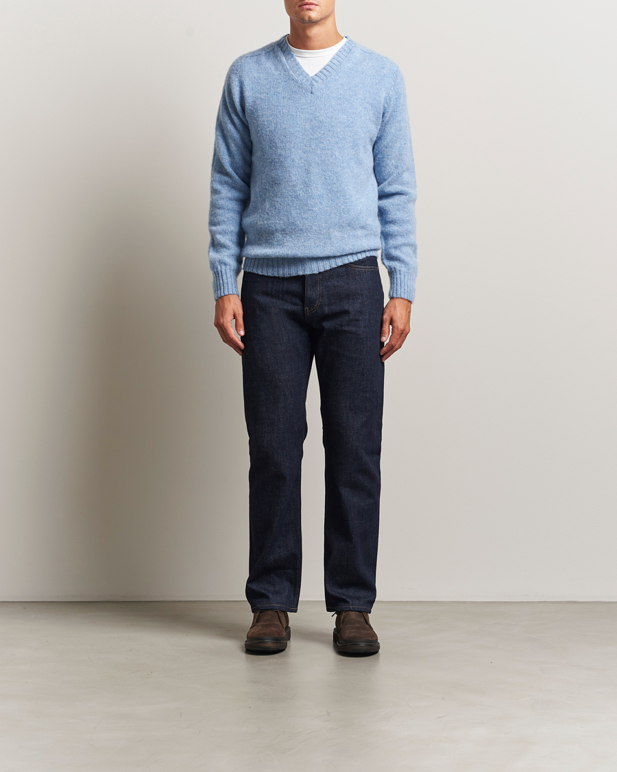 Heren | Truien | Harley Of Scotland for Care of Carl | Harley Of Scotland Brushed Supersoft Lambswool V-Neck Light Blue