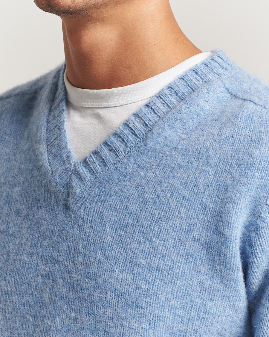 Heren | Truien | Harley Of Scotland for Care of Carl | Harley Of Scotland Brushed Supersoft Lambswool V-Neck Light Blue