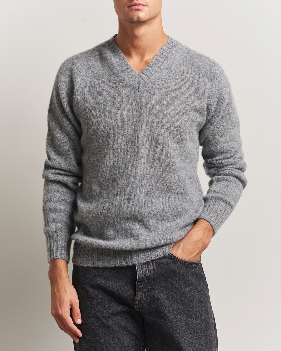 Heren | Truien | Harley Of Scotland for Care of Carl | Harley Of Scotland Brushed Supersoft Lambswool V-Neck Mid Grey