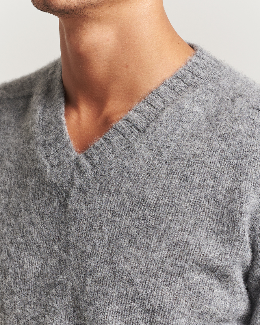 Heren | Truien | Harley Of Scotland for Care of Carl | Harley Of Scotland Brushed Supersoft Lambswool V-Neck Mid Grey