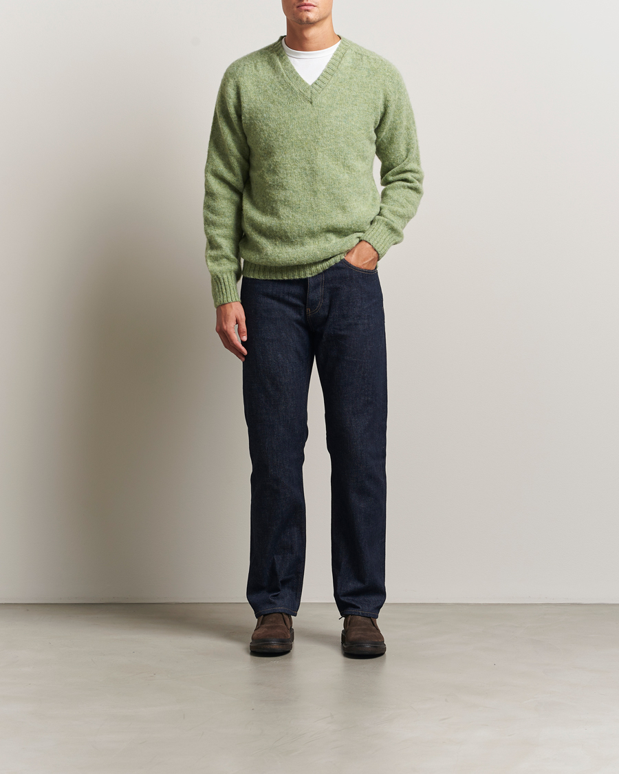 Heren | Truien | Harley Of Scotland | Brushed Supersoft Lambswool V-Neck Light Green