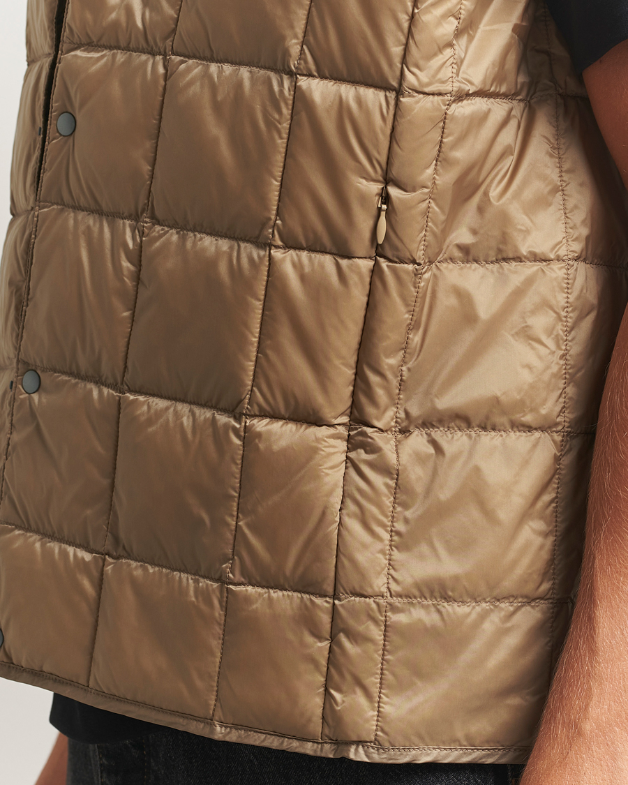 Heren | Gilets | TAION | V-Neck Lightweight Down Vest Greige