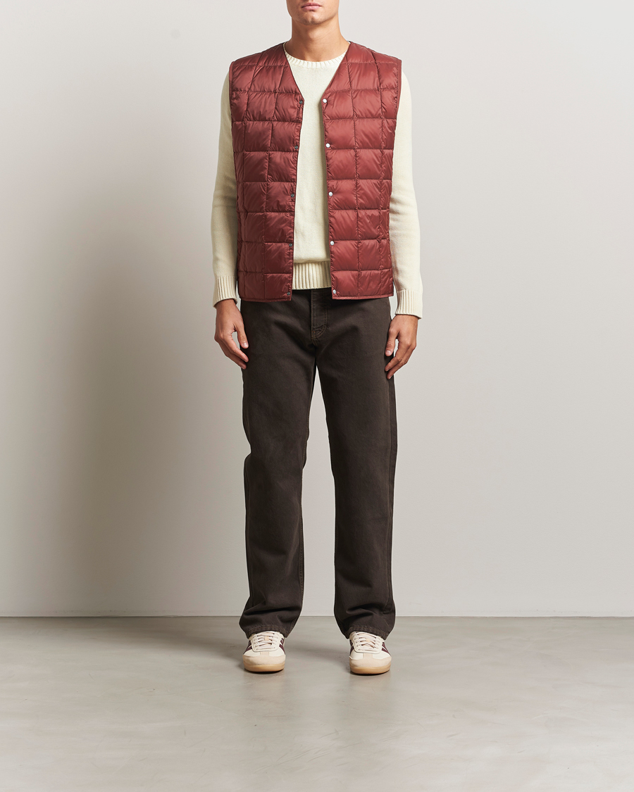 Heren | Gilets | TAION | V-Neck Lightweight Down Vest Dark Red