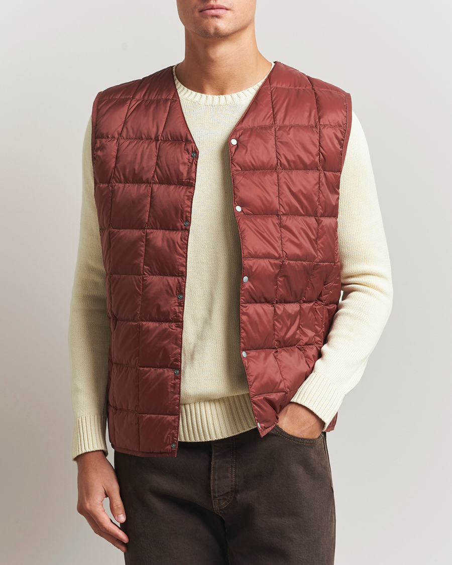 Heren | Gilets | TAION | V-Neck Lightweight Down Vest Dark Red