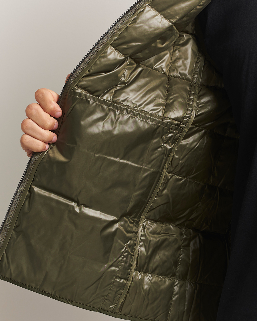 Heren | Gilets | TAION | High Neck Full Zip Lightweight Down Vest Dark Olive