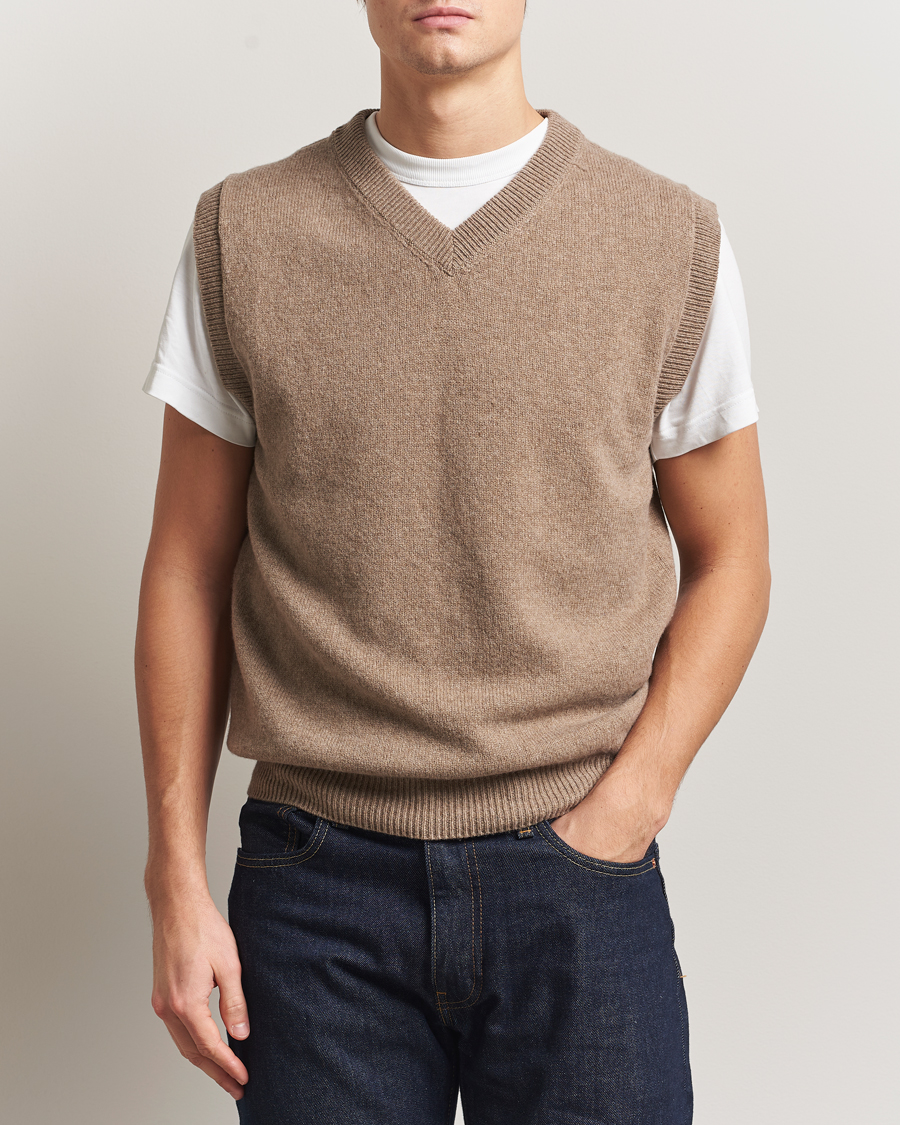 Heren | Truien | Sunspel | Lambswool Knitted Vest Sandstone