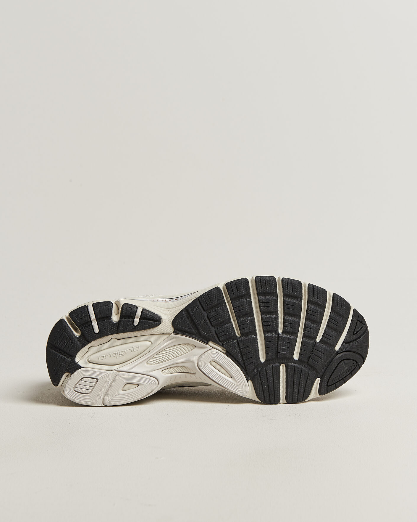 Heren | Sneakers | Saucony | Guide 7 Running Sneaker Onyx/Gold
