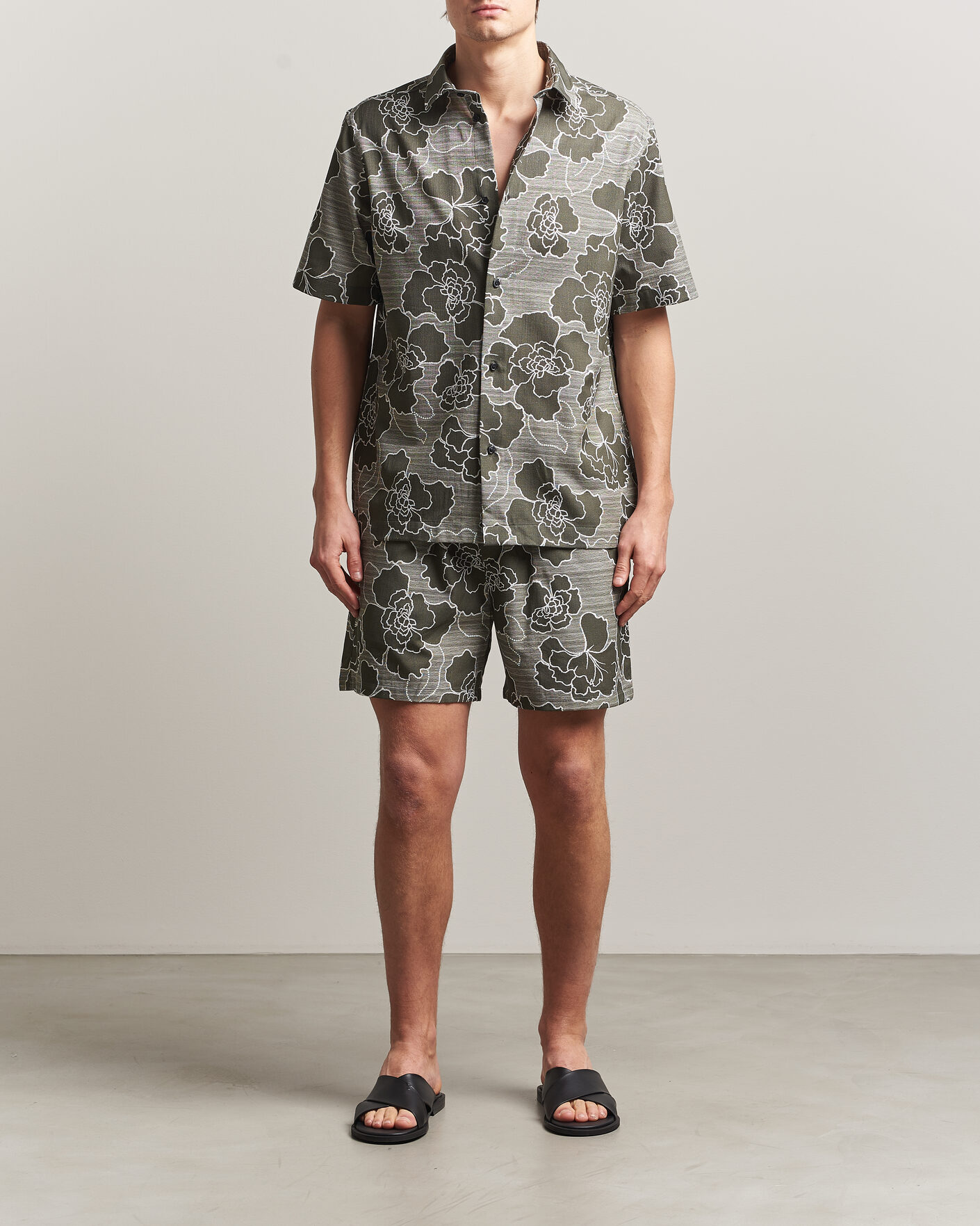 Heren | Overhemden | LES DEUX | Charlie Poppy AOP Short Sleeve Shirt Olive Night