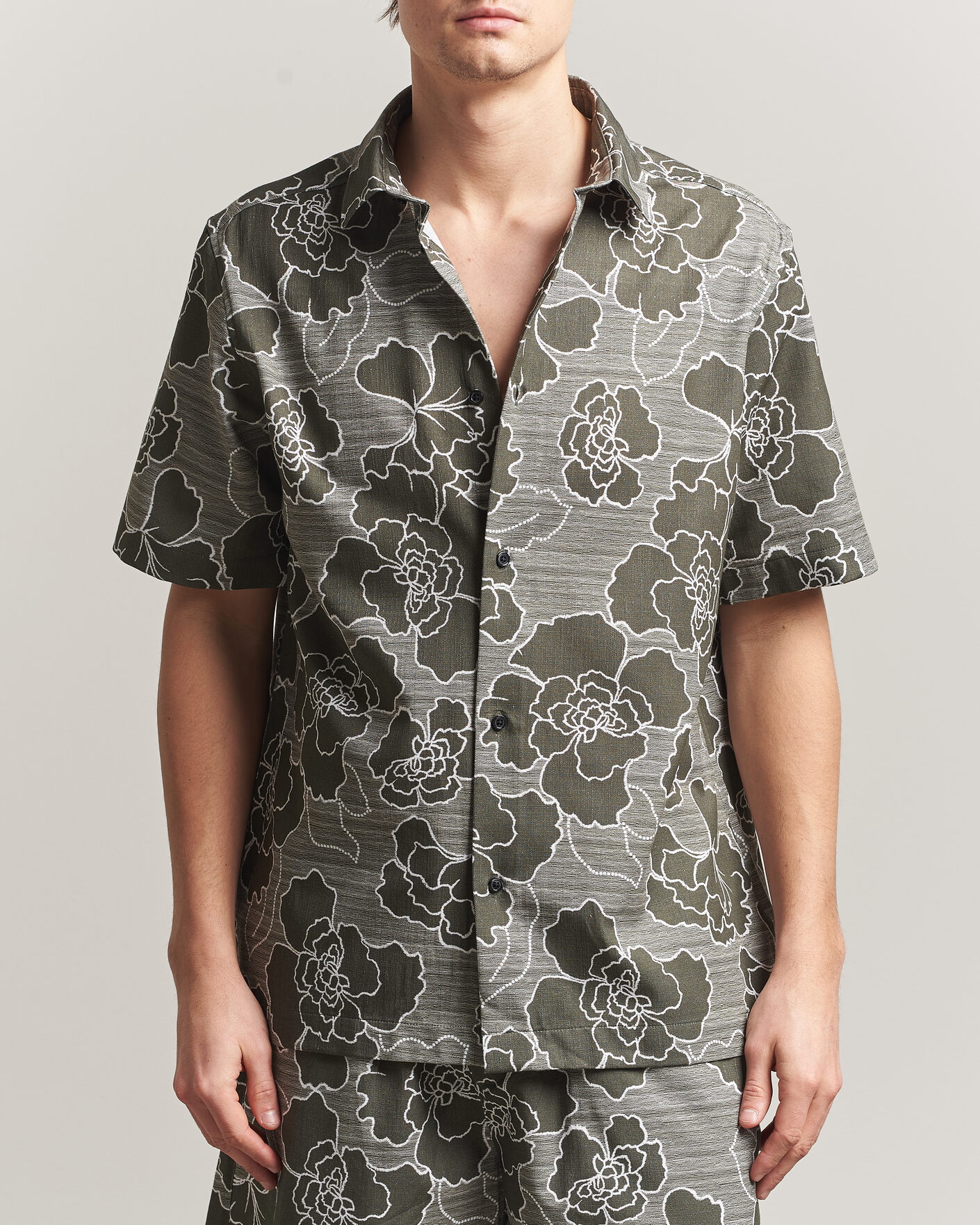 Heren | Overhemden | LES DEUX | Charlie Poppy AOP Short Sleeve Shirt Olive Night