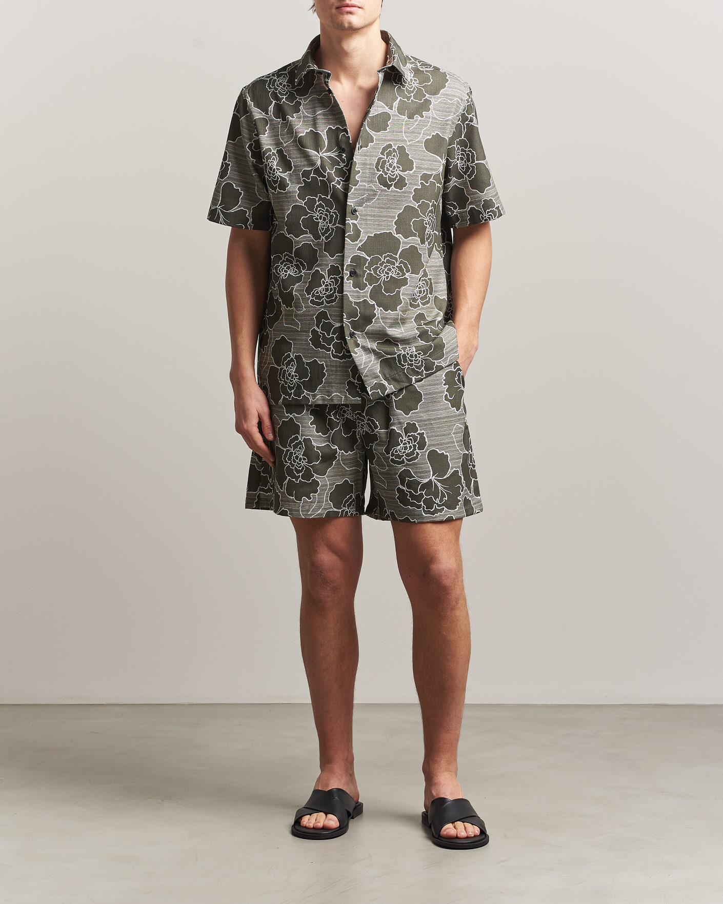 Heren | Korte broek | LES DEUX | Charlie Poppy AOP Shorts Olive Night