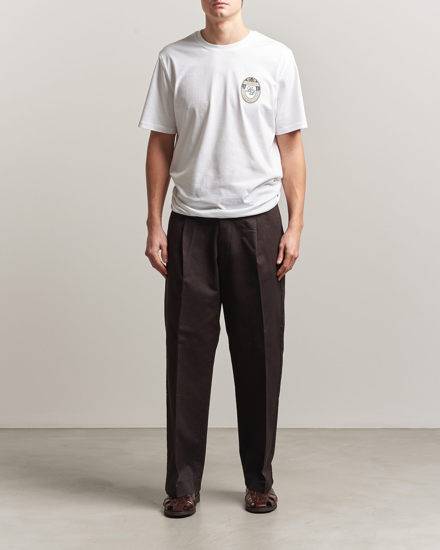 Heren | T-shirts | LES DEUX | Brday Emblem T-Shirt White