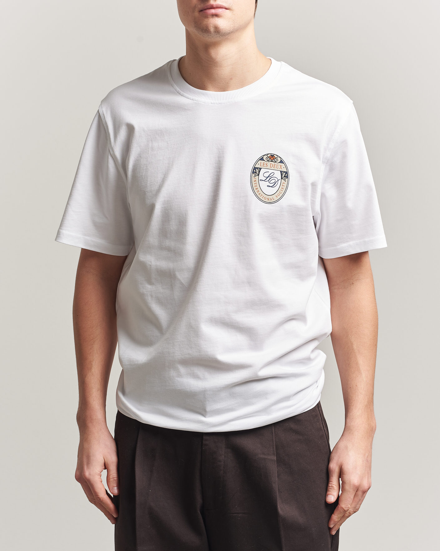 Heren | T-shirts | LES DEUX | Brday Emblem T-Shirt White