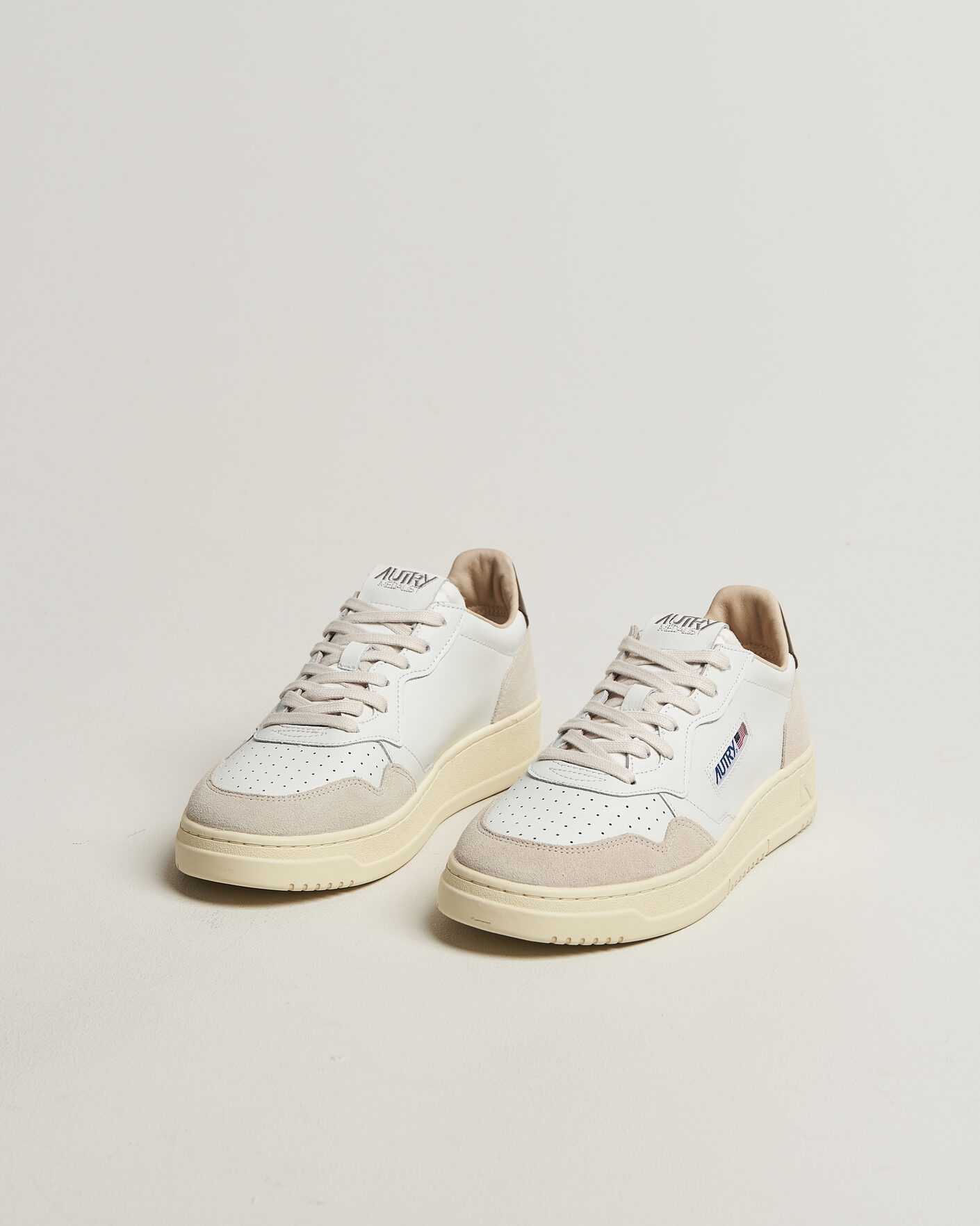 Heren | Sneakers | Autry | Medalist Low Leather/Suede Sneaker White/Teak