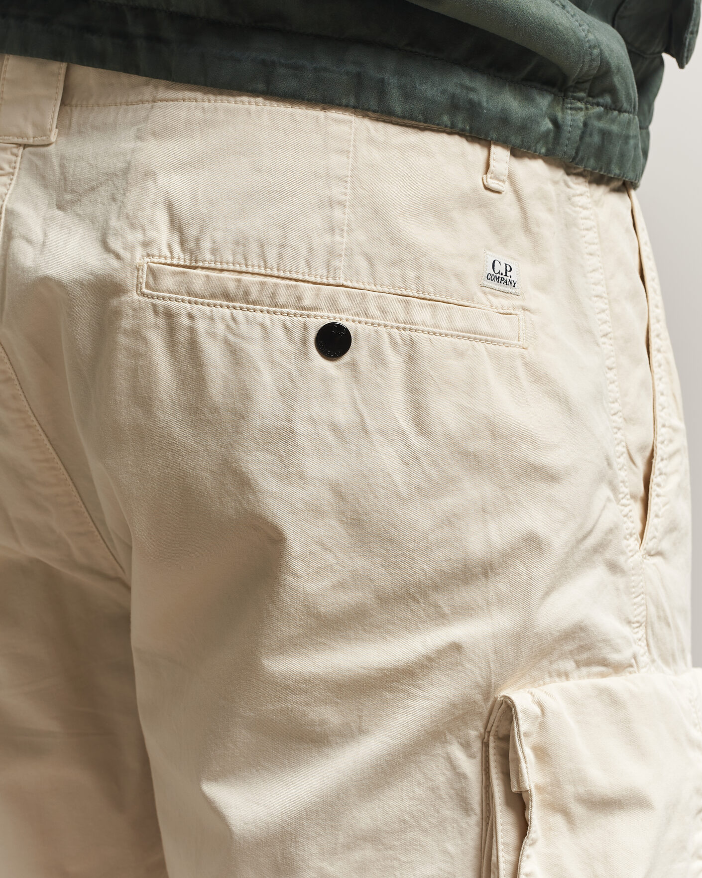 Heren | Korte broek | C.P. Company | Cotton Gabardine Cargo Shorts Cream