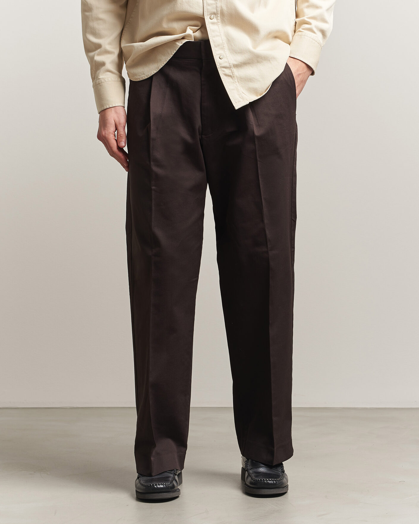 Heren | Broeken | NN07 | Kay Cotton Pleated Trousers Deep Truffle