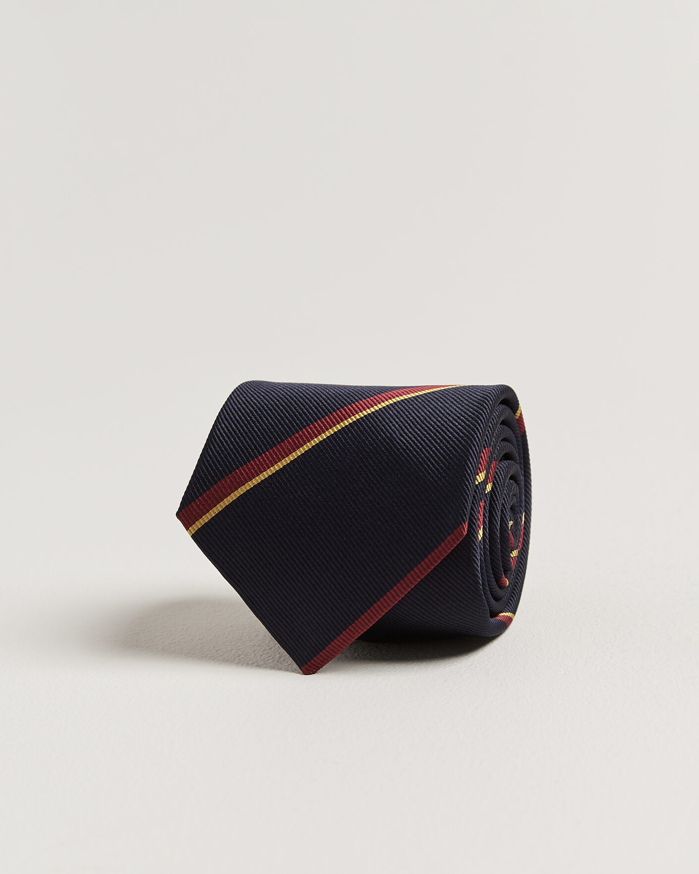 Heren | Drake's Regimental Stripe Reppe Tie Navy | Drake's | Regimental Stripe Reppe Tie Navy