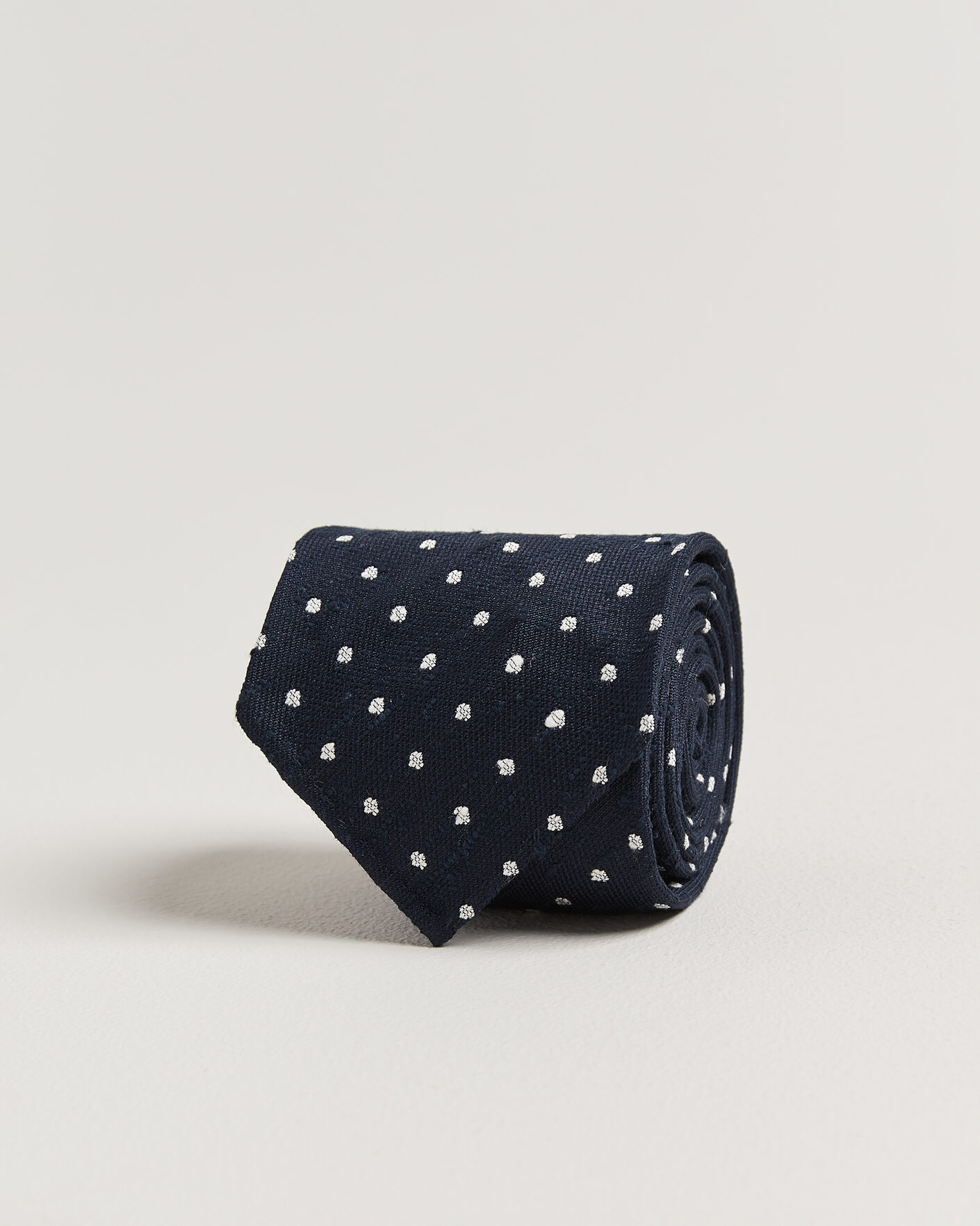 Heren | Drake's Smal Spot Pattern Shantung Silk Tie Navy | Drake's | Smal Spot Pattern Shantung Silk Tie Navy