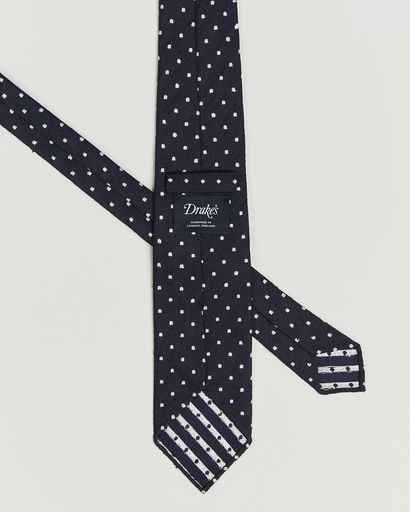 Heren | Stropdassen | Drake's | Smal Spot Pattern Shantung Silk Tie Navy