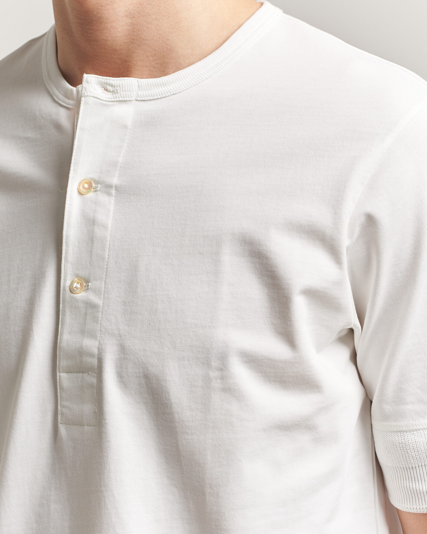 Heren | T-shirts | Merz b. Schwanen | Classic Organic Cotton Short Sleeve Henley White