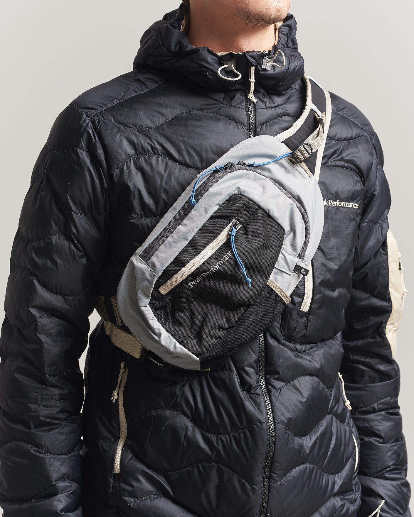Heren | Tassen | Peak Performance | Outdoor Sling Bag Summit Smoke