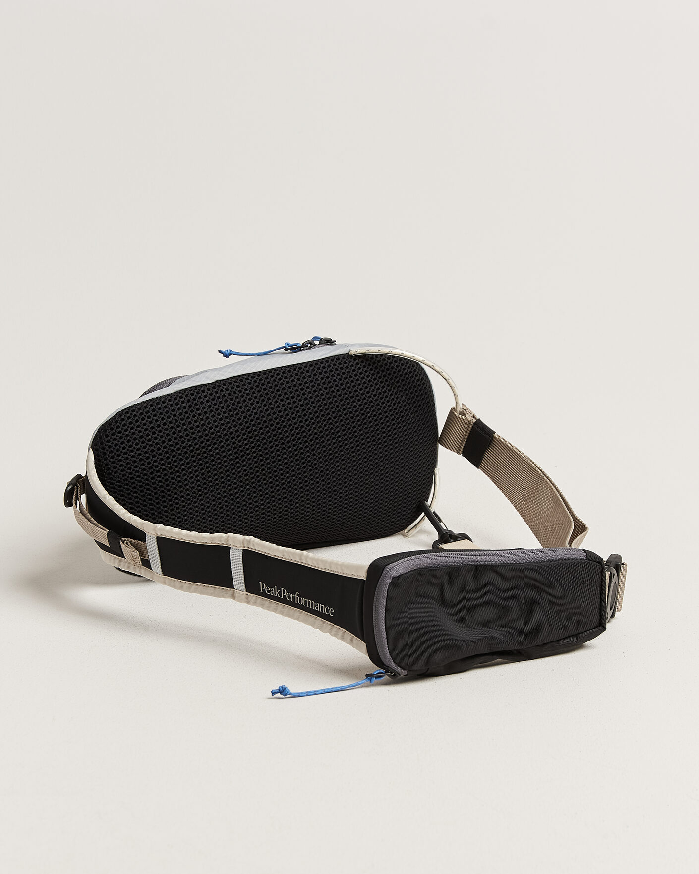 Heren | Tassen | Peak Performance | Outdoor Sling Bag Summit Smoke