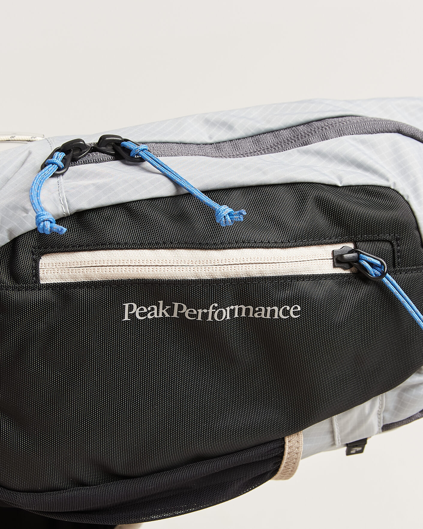 Heren | Tassen | Peak Performance | Outdoor Sling Bag Summit Smoke
