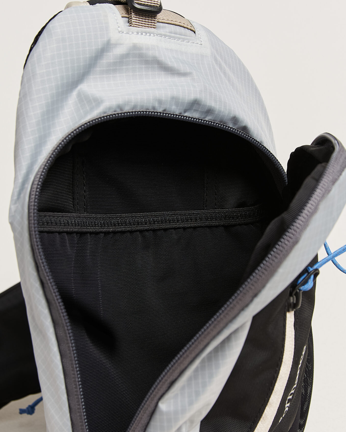 Heren | Tassen | Peak Performance | Outdoor Sling Bag Summit Smoke