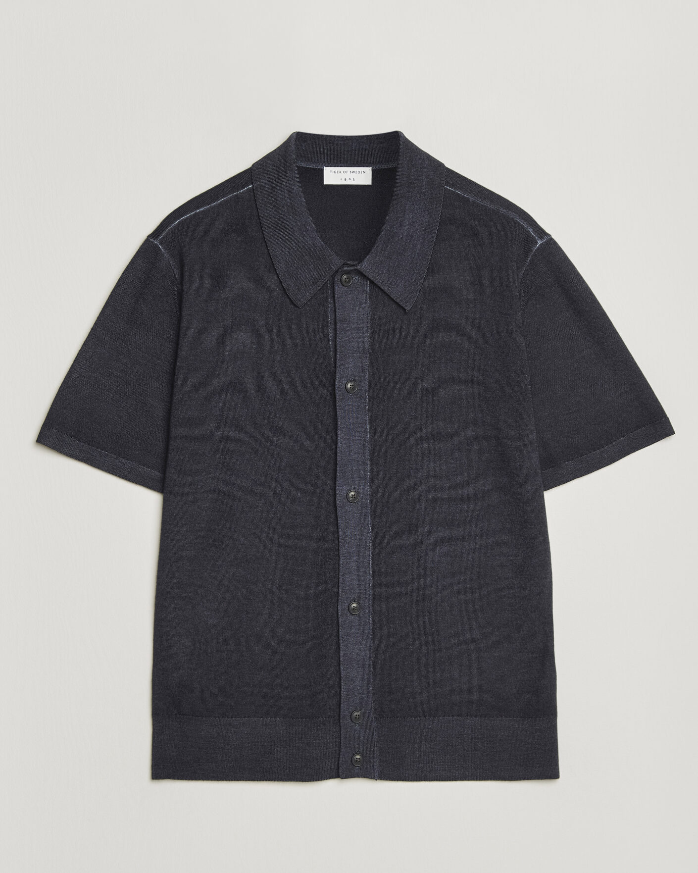 Heren | Overhemden | Tiger of Sweden | Araawen Merino Knitted Short Sleeve Shirt Light Ink