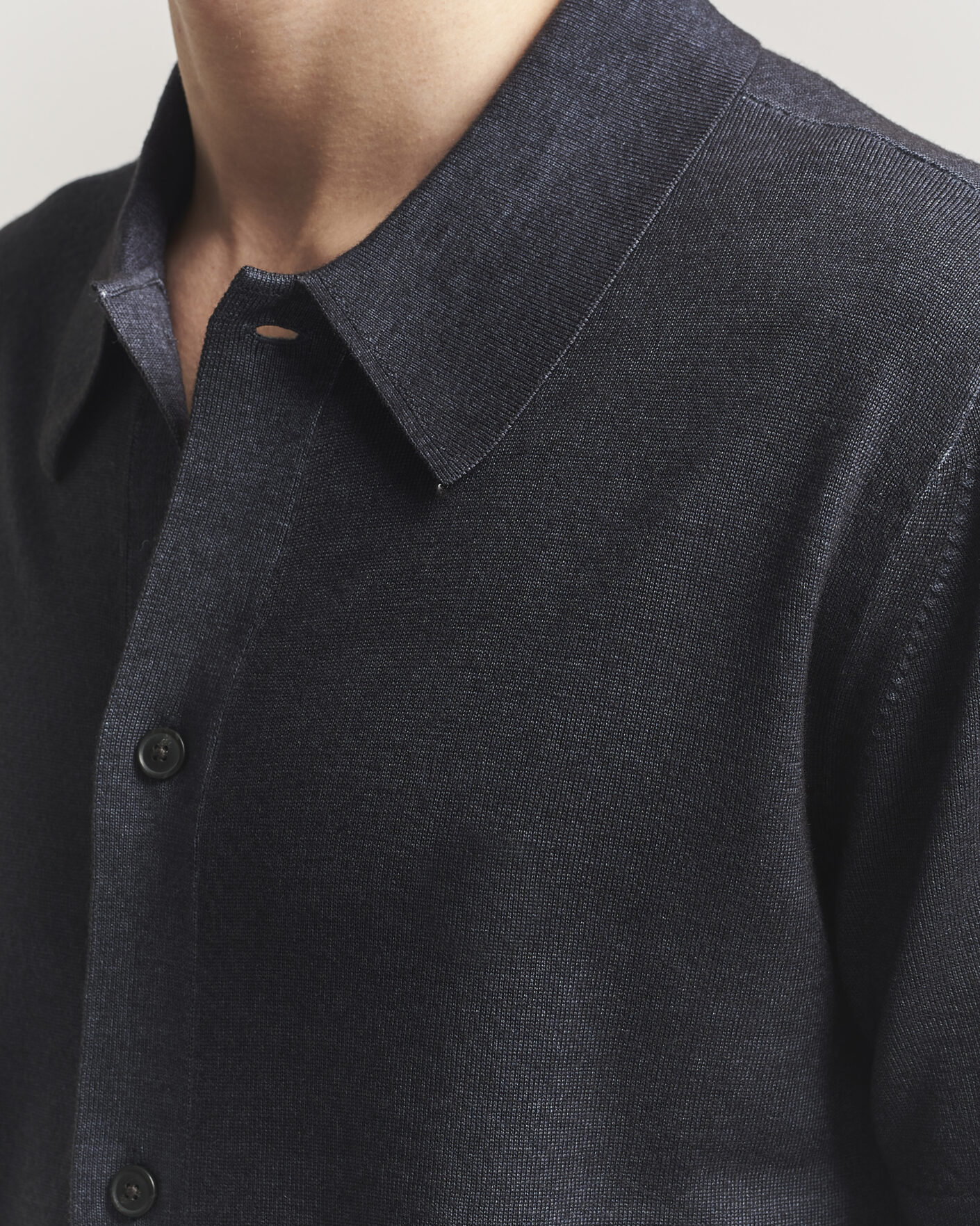 Heren | Overhemden | Tiger of Sweden | Araawen Merino Knitted Short Sleeve Shirt Light Ink