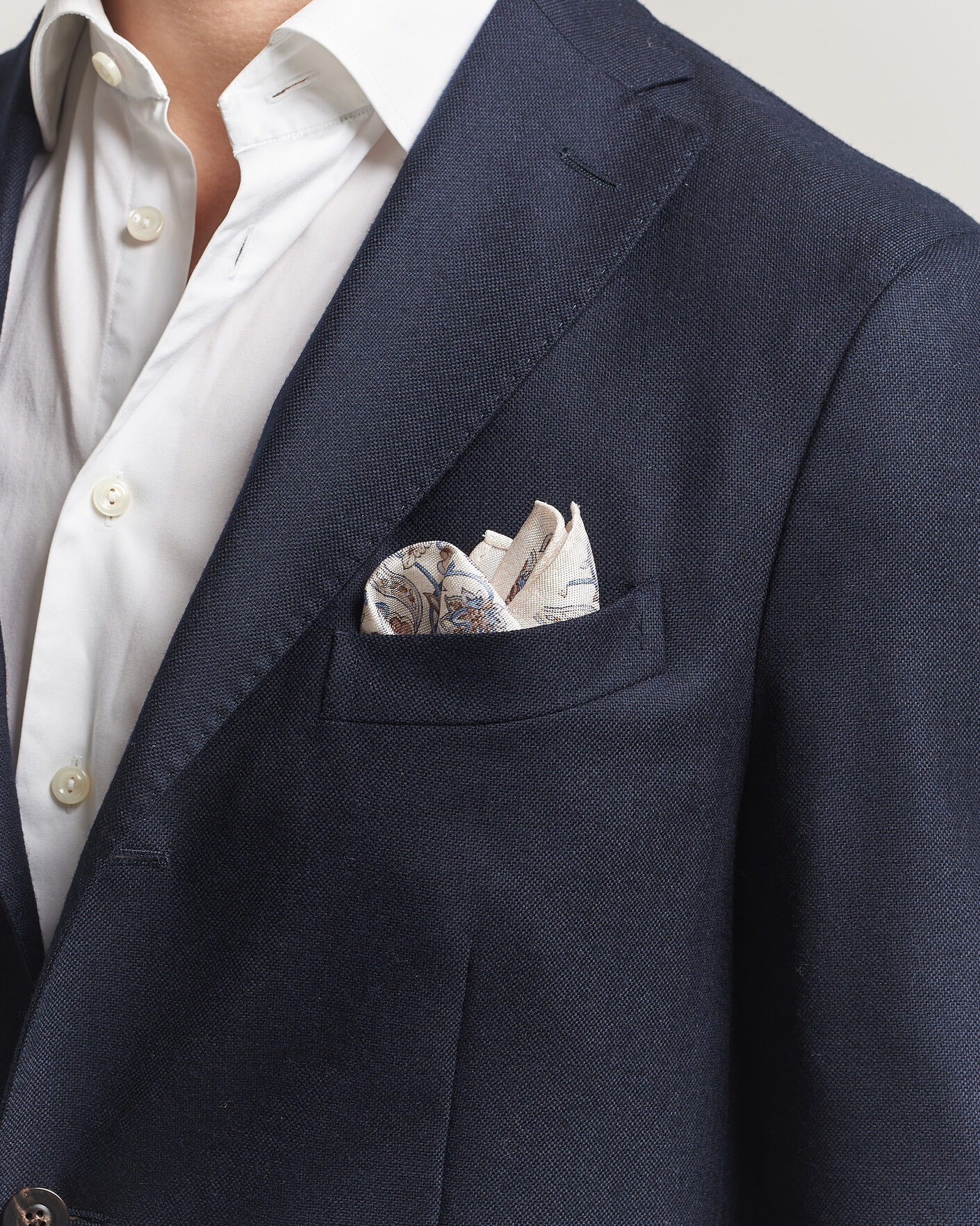Heren | Pochets | Amanda Christensen | Silk Oxford Large Flower Pocket Square Cream