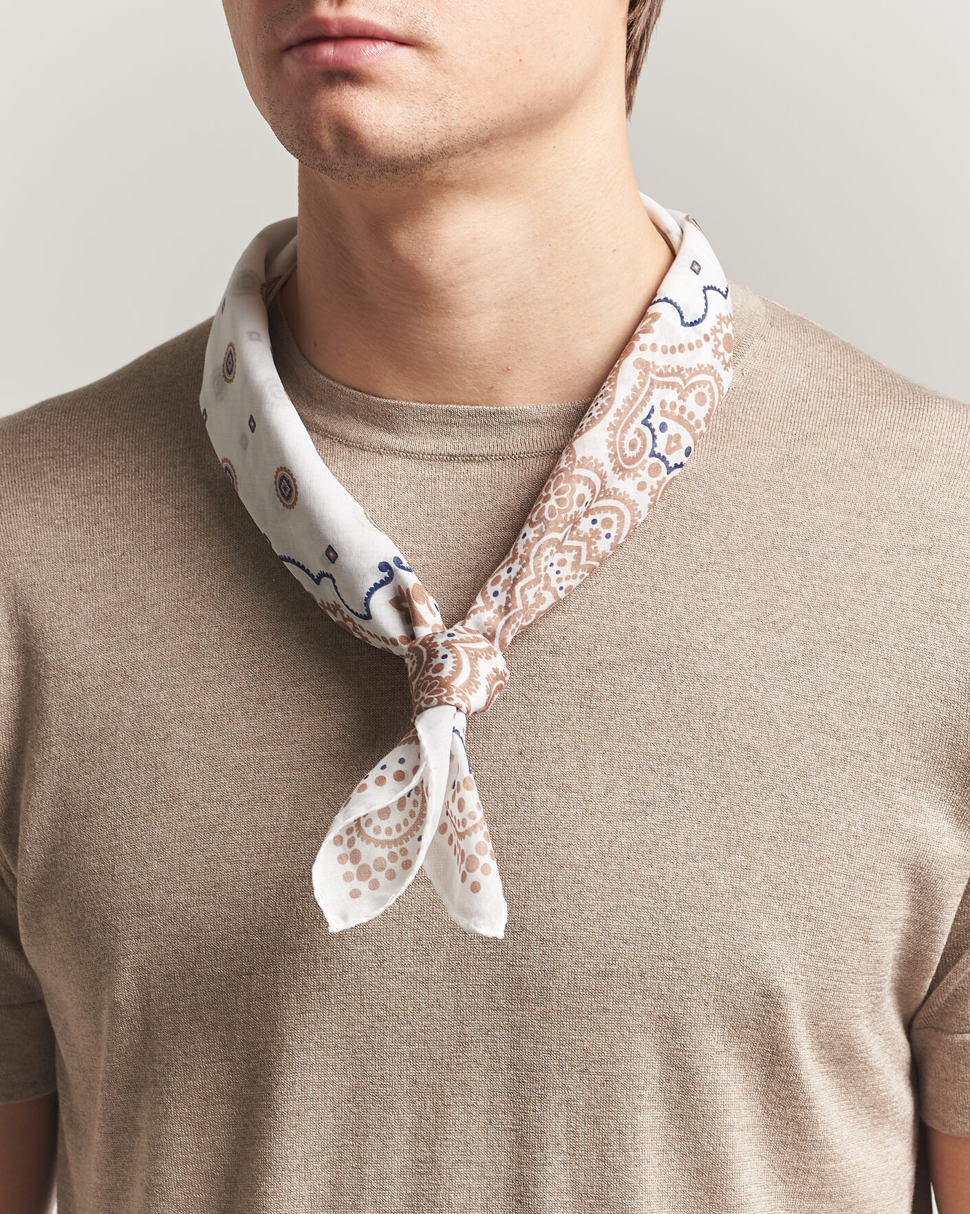 Heren | Sjaals | Amanda Christensen | Cotton Voilé Medallion Bandana Cream
