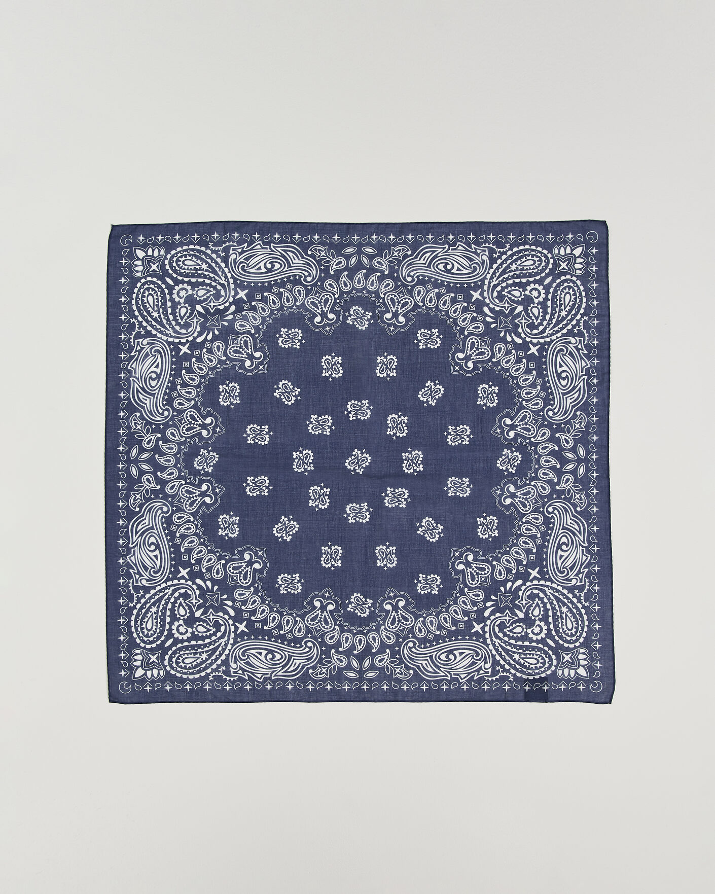 Heren | Sjaals | Amanda Christensen | Cotton Voilé Paisley Bandana Navy