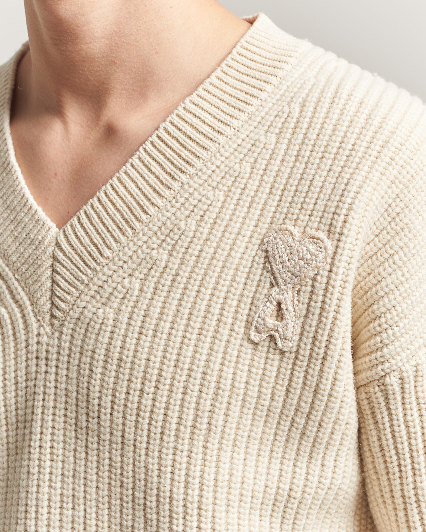 Heren | Truien | AMI | Wool/Cotton Ribbed V-Neck Creme