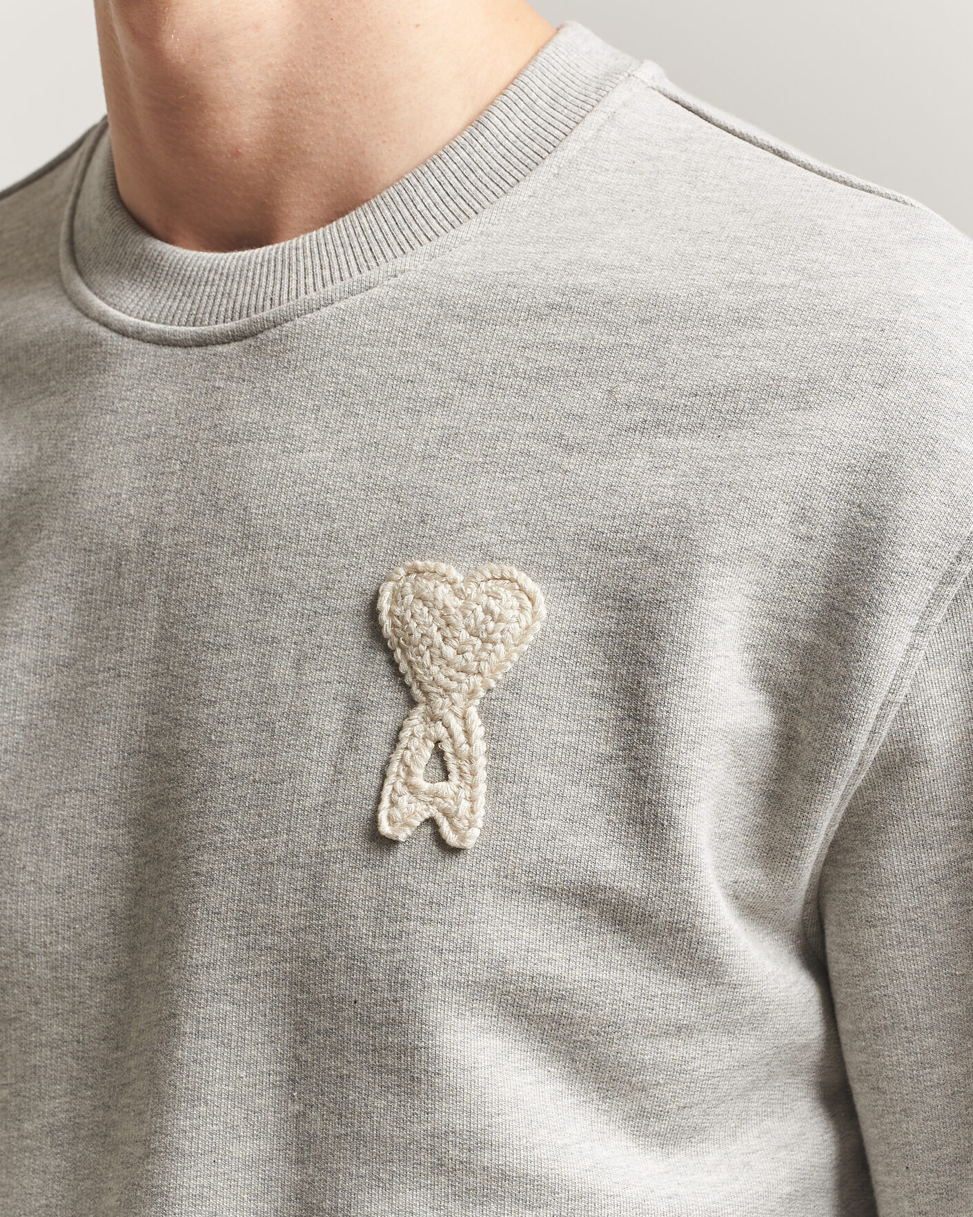 Heren | Truien | AMI | Knitted Heart Logo Sweatshirt Grey Melange