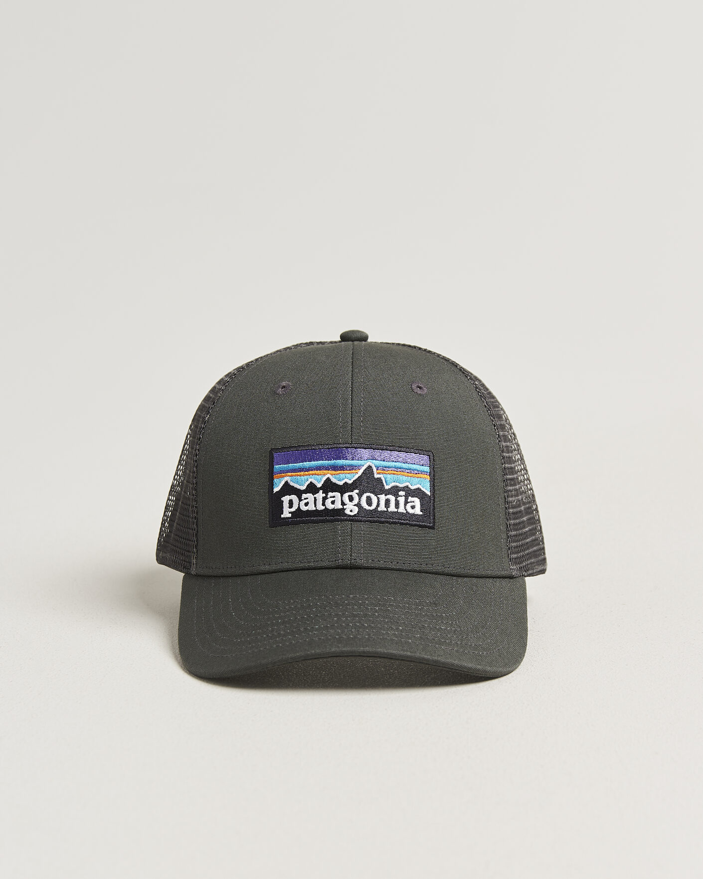 Heren | Hoeden en petten | Patagonia | P-6 Logo LoPro Trucker Hat Forge Grey